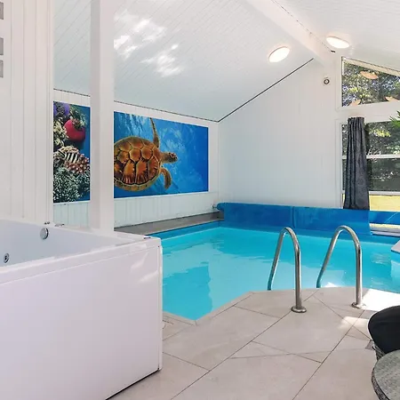 10 Person In Vaeggerlose-by Traum Boto By