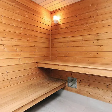 10 Person In Vaeggerlose-by Traum Boto By